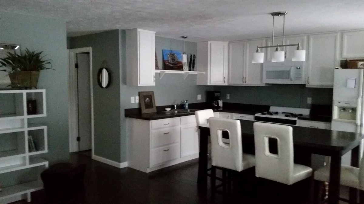 Elk Rapids Cottage | ~Bayside Retreat ~ Cozy Carriage House In The Heart Of Elk Rapids