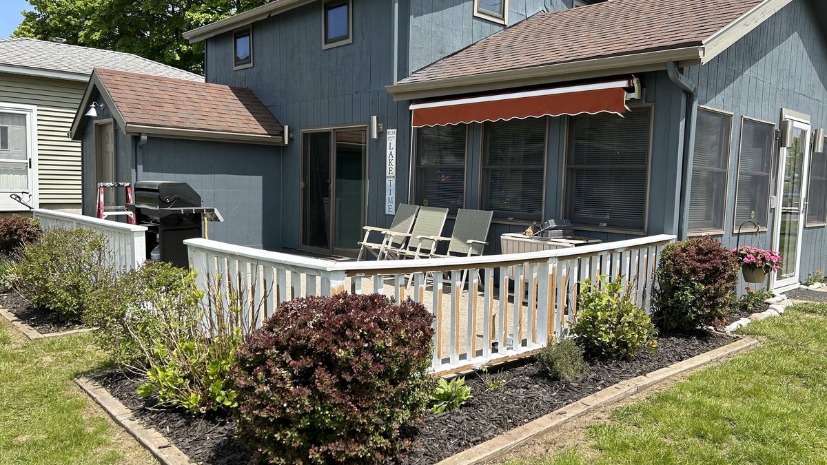 Sodus Point House | Bayside views, walk to beach & restaurants