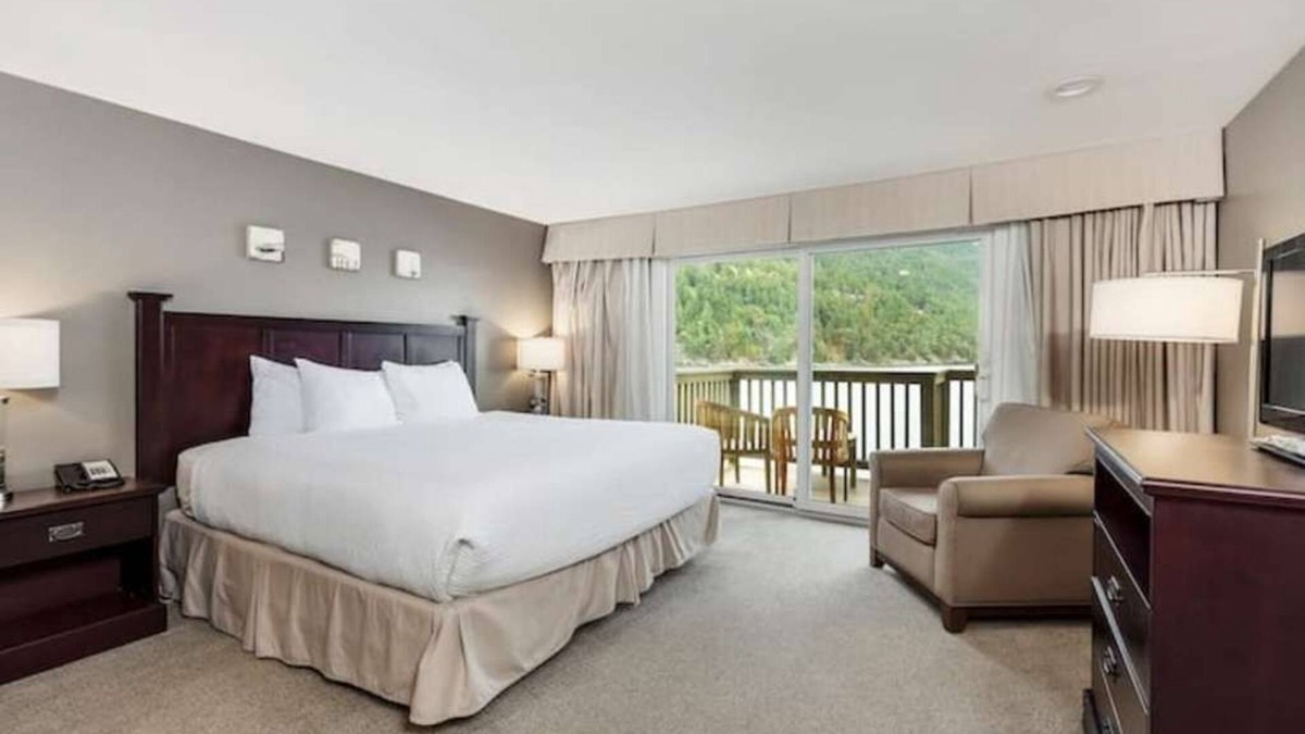 Rosario House | Bayside Waterfront King Ocean Views King Bed Pool