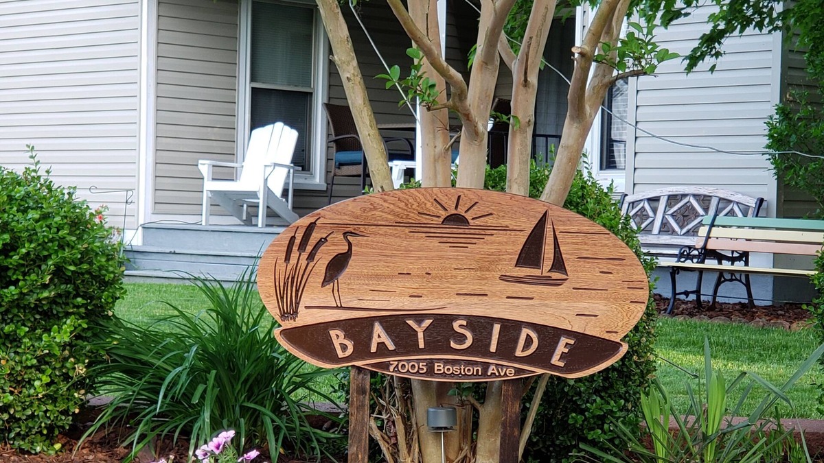 Rose Haven House | Bayside/Waterview Attractive 3 BR home 2 blocks from marina, beaches & more.