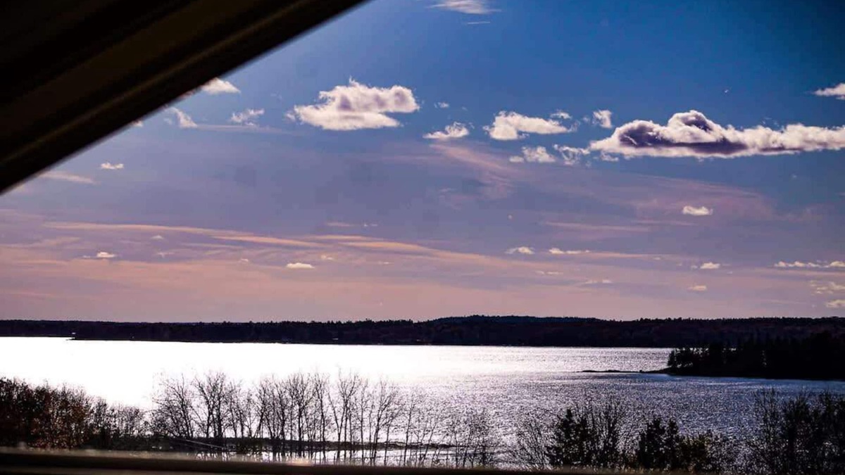 Ellsworth House | Bayside Waterview Cottage