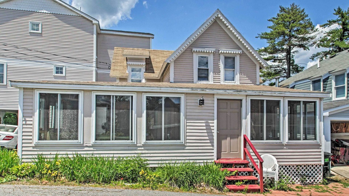 Weirs Beach Cottage | Bayside Weirs Beach Cottage < Half Mile to Pier!