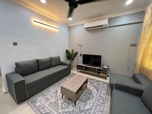 Batu Buruk House | Bayu Homes(Cozy 4 BedRoom SemiD in KT City Center)