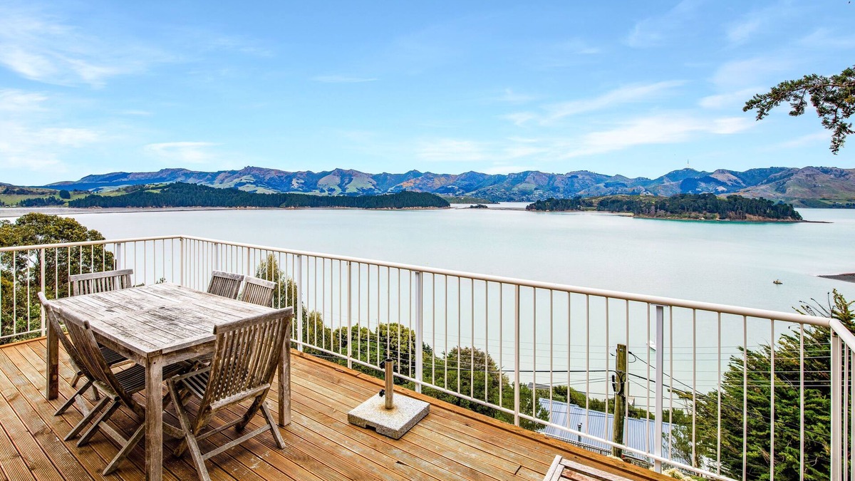 Diamond Harbour House | Bayview Beauty - Charteris Bay Holiday Home
