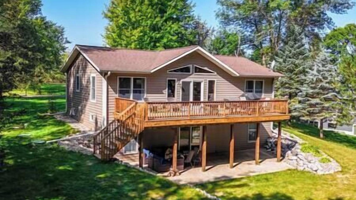 Parkers Prairie House | "Bayview Breeze" on Lake Irene