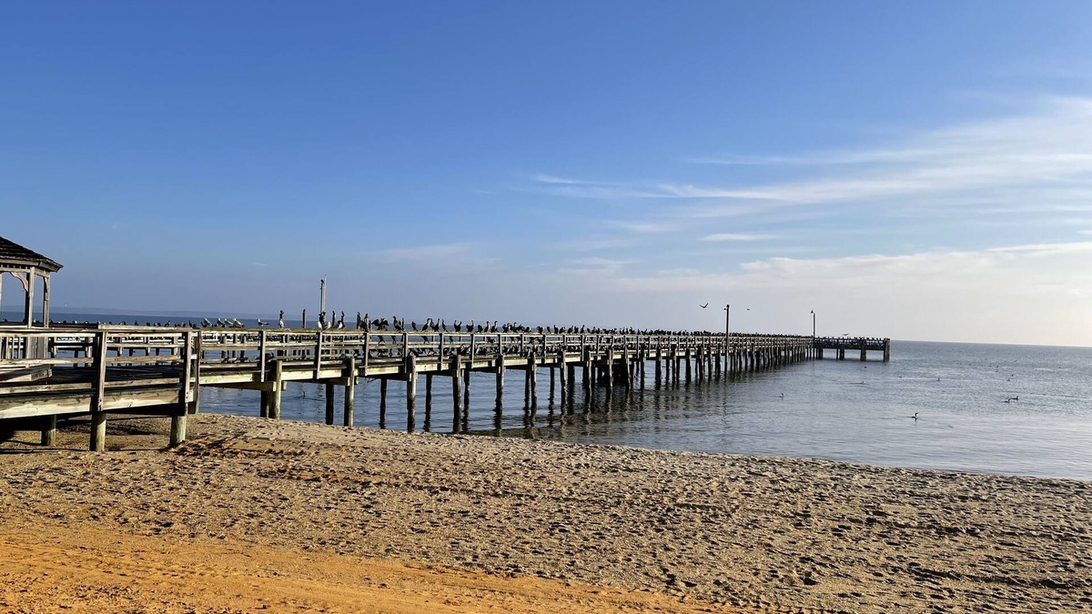 Colonial Beach House | Bayview Breeze w/screened porch