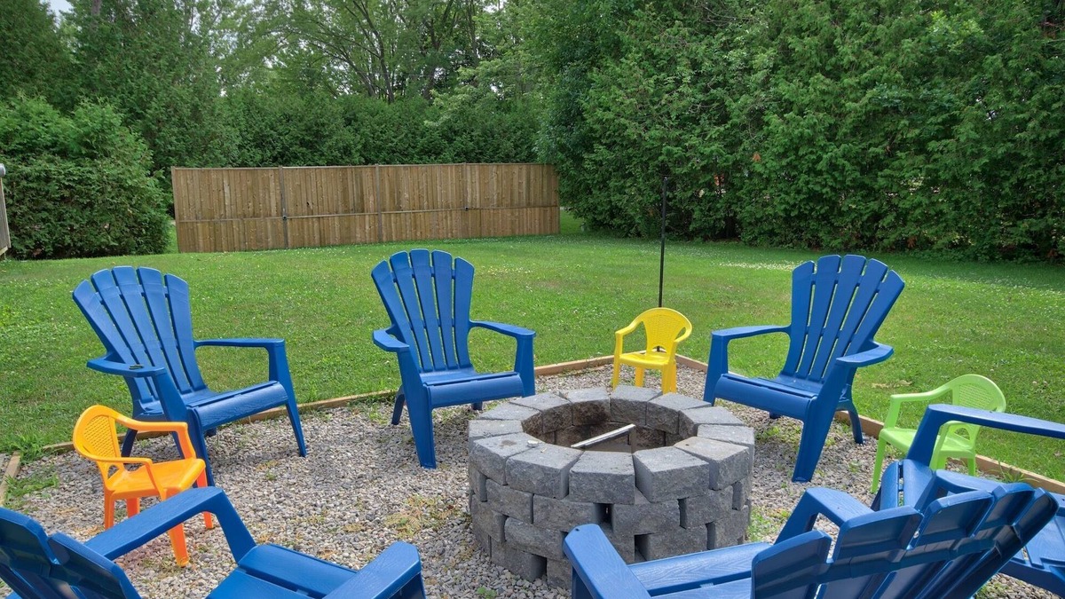 Zurich Cottage | Bayview Breezes! Golf, Sun And Relax!