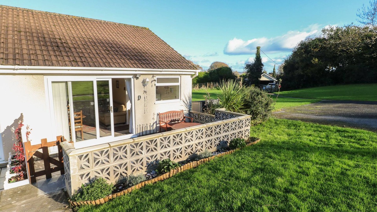 Oxwich House | BAYVIEW BUNGALOW, pet friendly, with a garden in Reynoldston