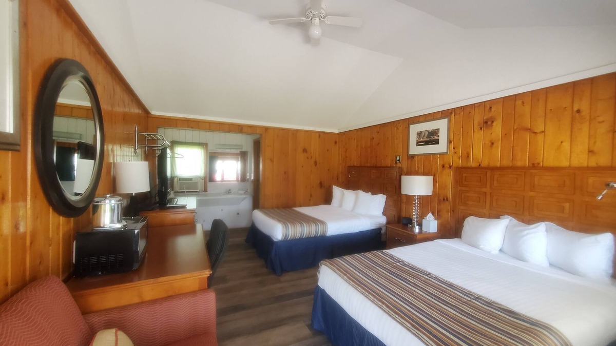 St Ignace Hotel | Bayview Lakefront Motel