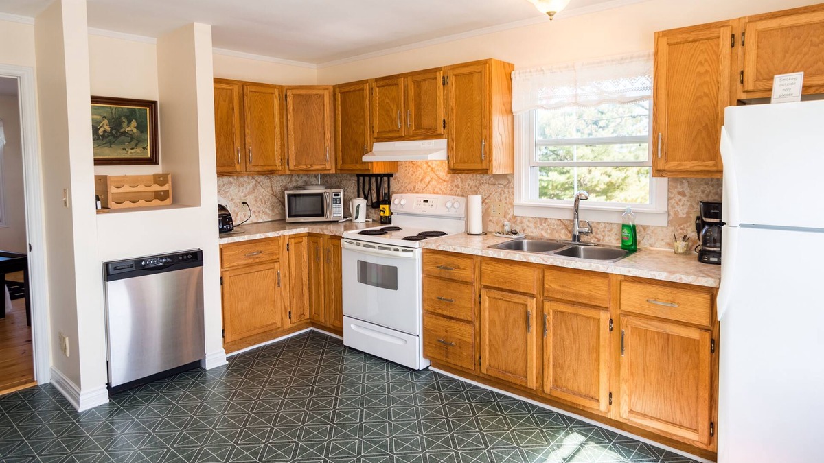 Mahone Bay Bed & Breakfast | Bayview Pines Country Inn
