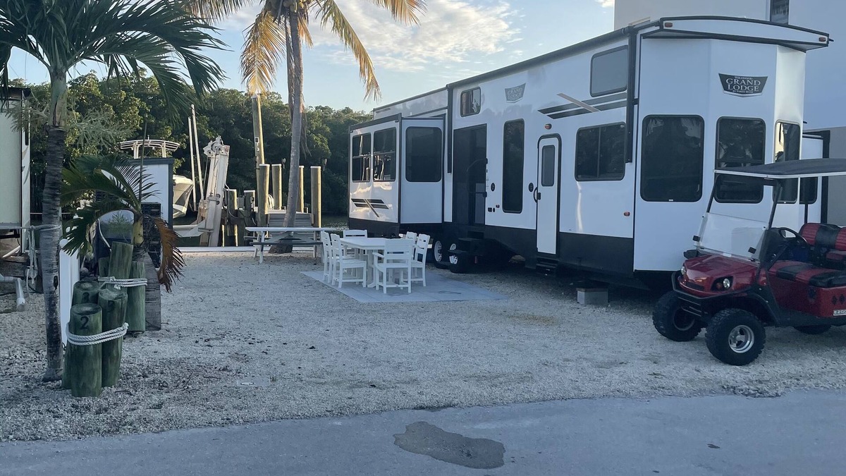 Key Largo RV Rental | Bayview RV/Camper with private boat dock looking over sunset