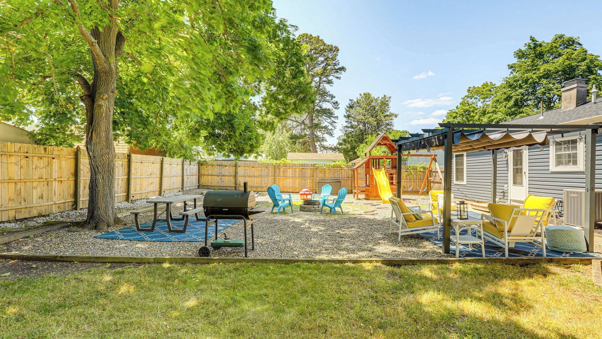 Bayville House | Bayville Getaway w/Fire Pit - 2 Mi to Beach!