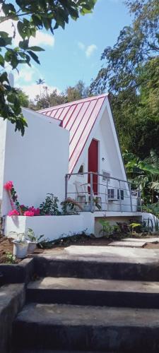 Laurel Bed & Breakfast | Baywalk Suites Batangas
