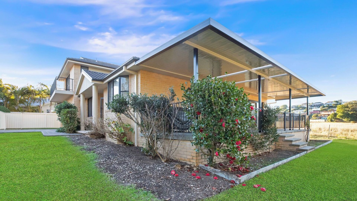 Black Head House | Baywood Breeze - 4 Bedroom Holiday House - Black Head/Forster