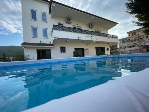 Berat Hostel | Baza Hostel - Swimming Pool