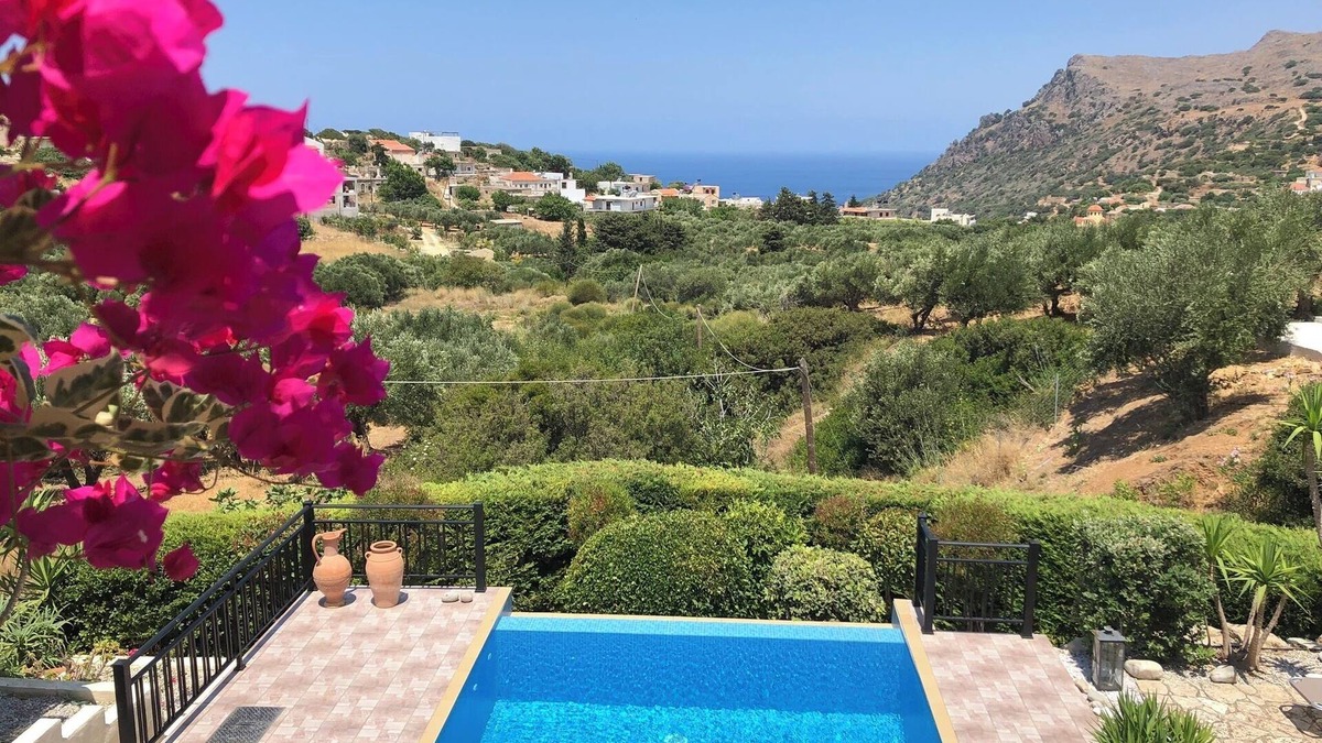 Kolymbari Villa | BBQ + Outdoor Kitchen ★ Sea View ★ Private pool