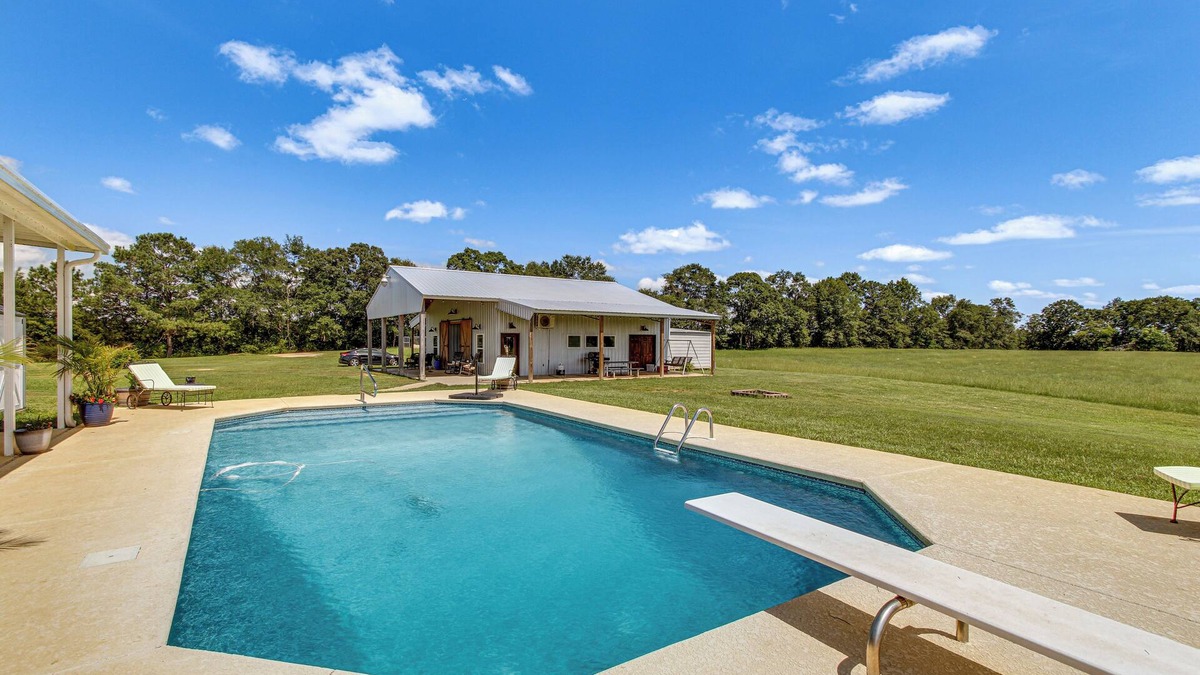 Enterprise Cabin | BBQ Ready: Farm-Style Kinston Hideaway w/Pool