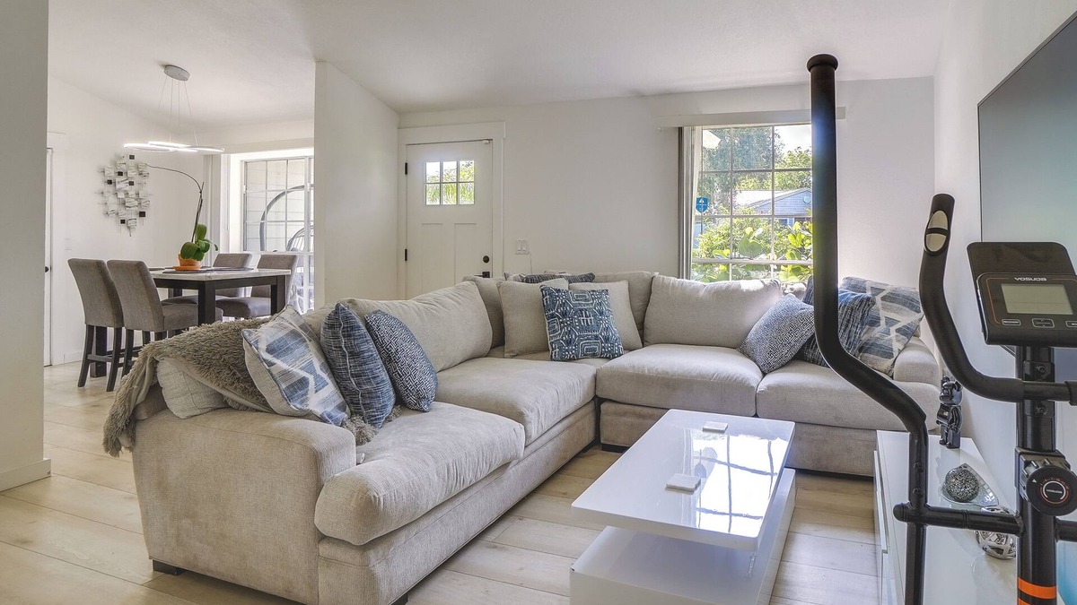 Lake St. George House | BBQ Ready Retreat w/Pool Access in Palm Harbor
