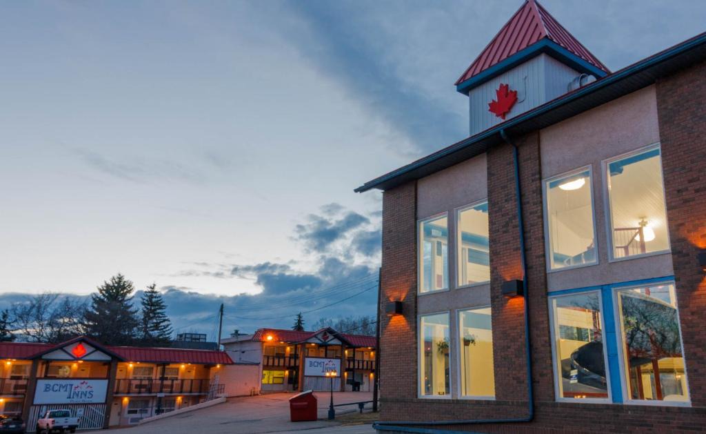 Peace River Hotel | BCMInns - Peace River