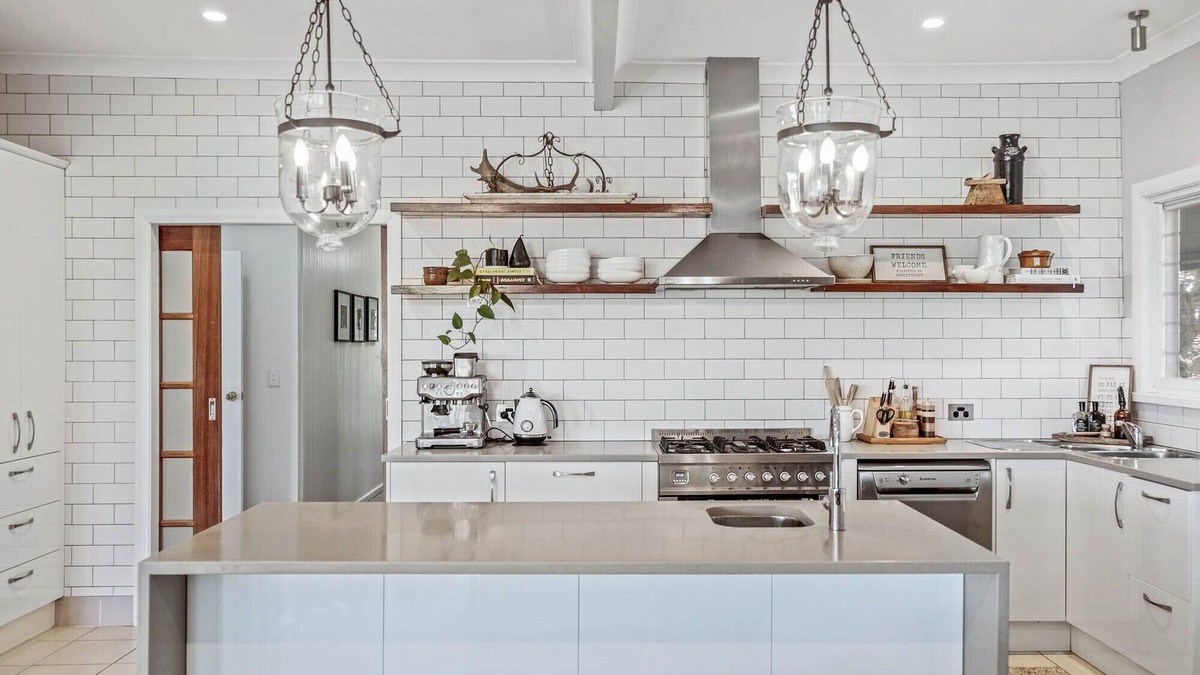 Tugrabakh House | Be amongst nature in the 1890s farmhouse - a time you will never forget.