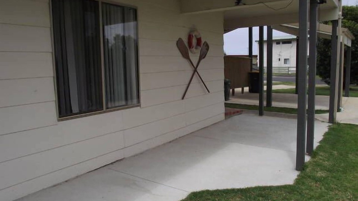 Coronet Bay Apartment | Beach Family Apartment "La Mer"- 2 minutes walk to main beach entrance and store