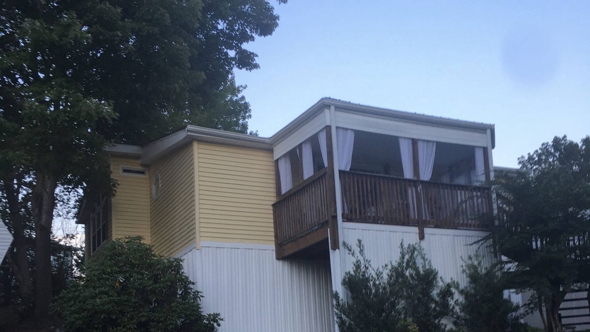 New London Resort | Be Lost in Lake Life at Badin Shores