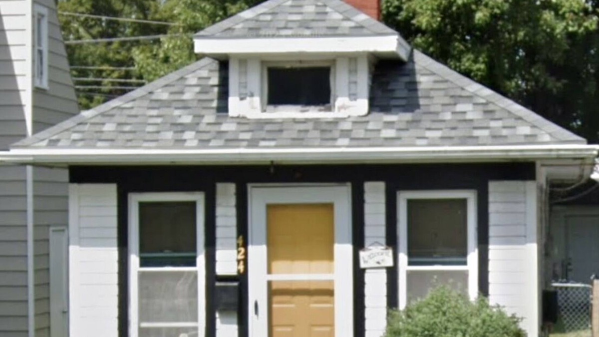 Woodville House | Be our guest at this cozy 1928 tiny home located in a beautiful small town.
