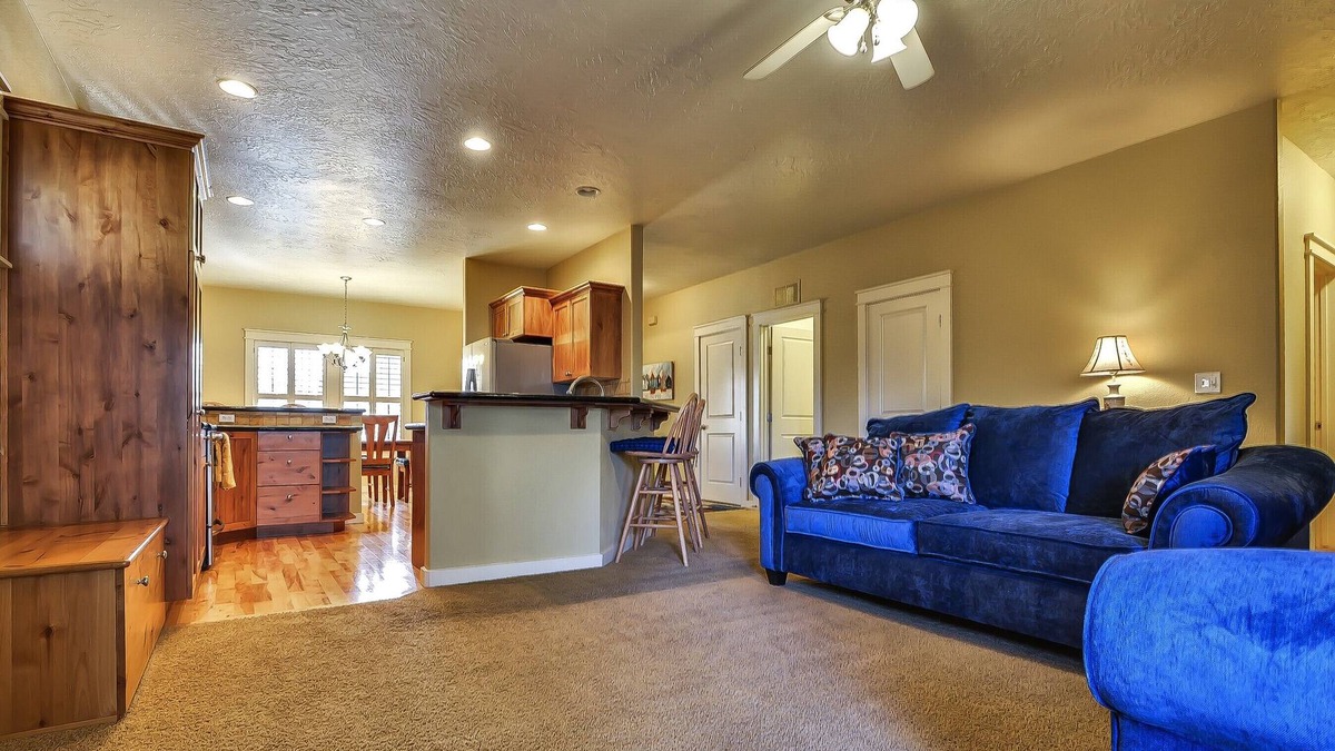 Meridian House | Be our Guest- Close to everything! Boise- Meridian - Eagle - I-84 w/pool