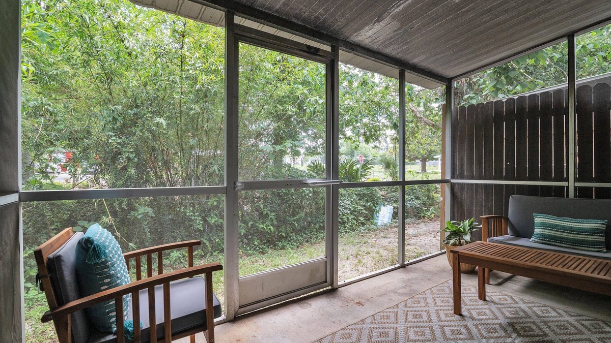 Ocala House | Be Our Guest - Cozy Townhome Near Downtown Ocala 2 Bedroom Townhouse