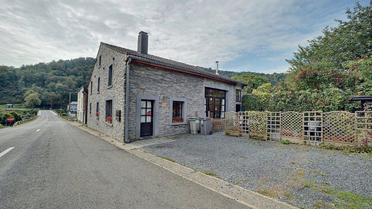 Poupehan House | Luxury vacation home for families up to 21 people in the Belgian Ardennes