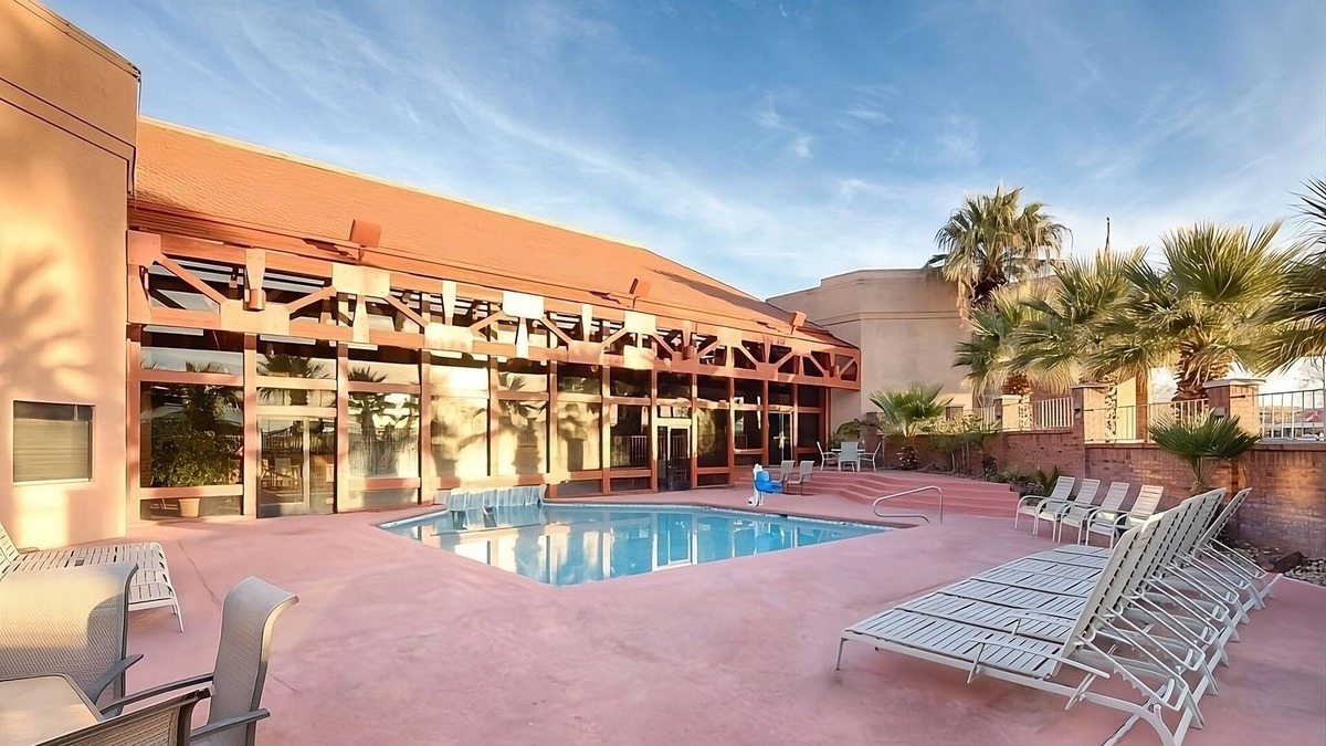St. George Hotel | Be Relaxed at Red Lion Hotel St. George! Gym, Business Center, Restaurant!