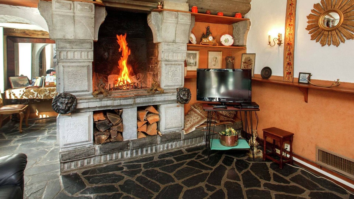 Tenneville House | Holiday Home in Lavacherie with Terrace