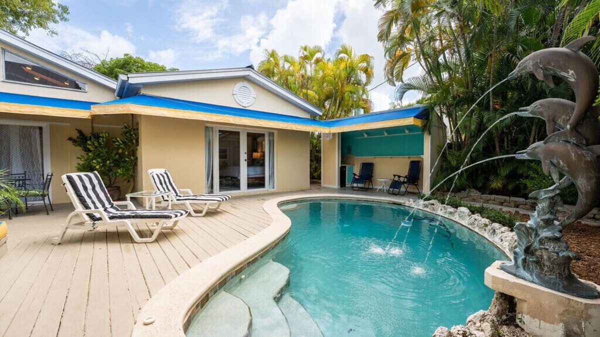 Midtown House | BE STILL- 4 Bedroom, 3 Bath with POOL & Guest Cottage