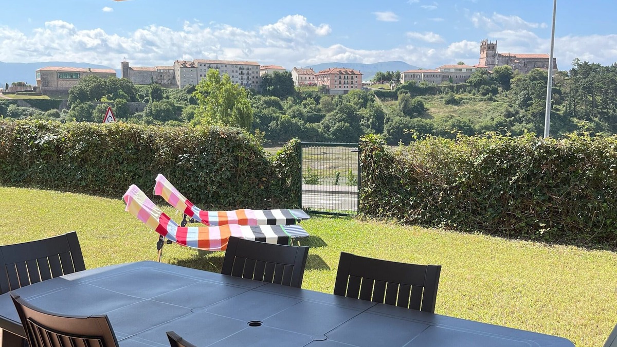 San Vicente de la Barquera Apartment | Beautiful apartment on the coast with garden and swimming pool. Unique view!
