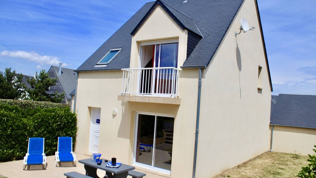 Barneville-Carteret House | BEACH 100 meters charges included water heating electricity ParkingPrivateGarden