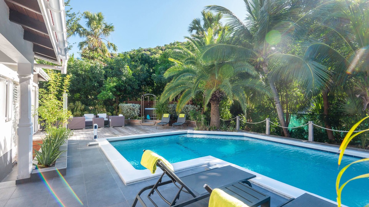 Anse de Lorient Villa | Beach 2 minutes' walk, private deck, tranquility