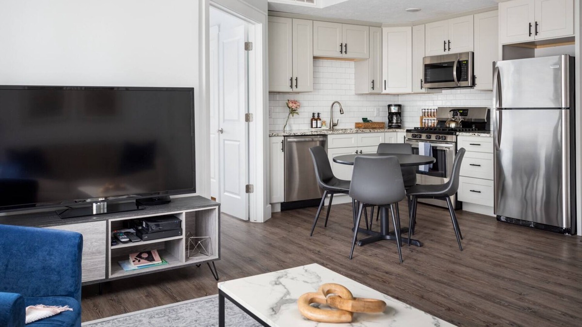 Traverse City Condo | ★ Beach→ 5 min walk ★ Downtown→1 mile ★ Old Mission Wine Trail→6 min drive ★
