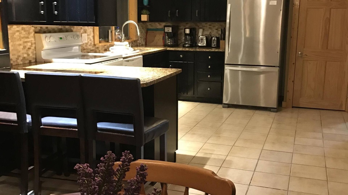 Traverse City House | Beach Access!! Close to Traverse city and Sutton’s bay.
