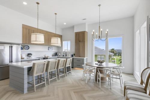 Crystal Beach House | Beach Access Golf Cart Games Fire Pit Beach Chairs