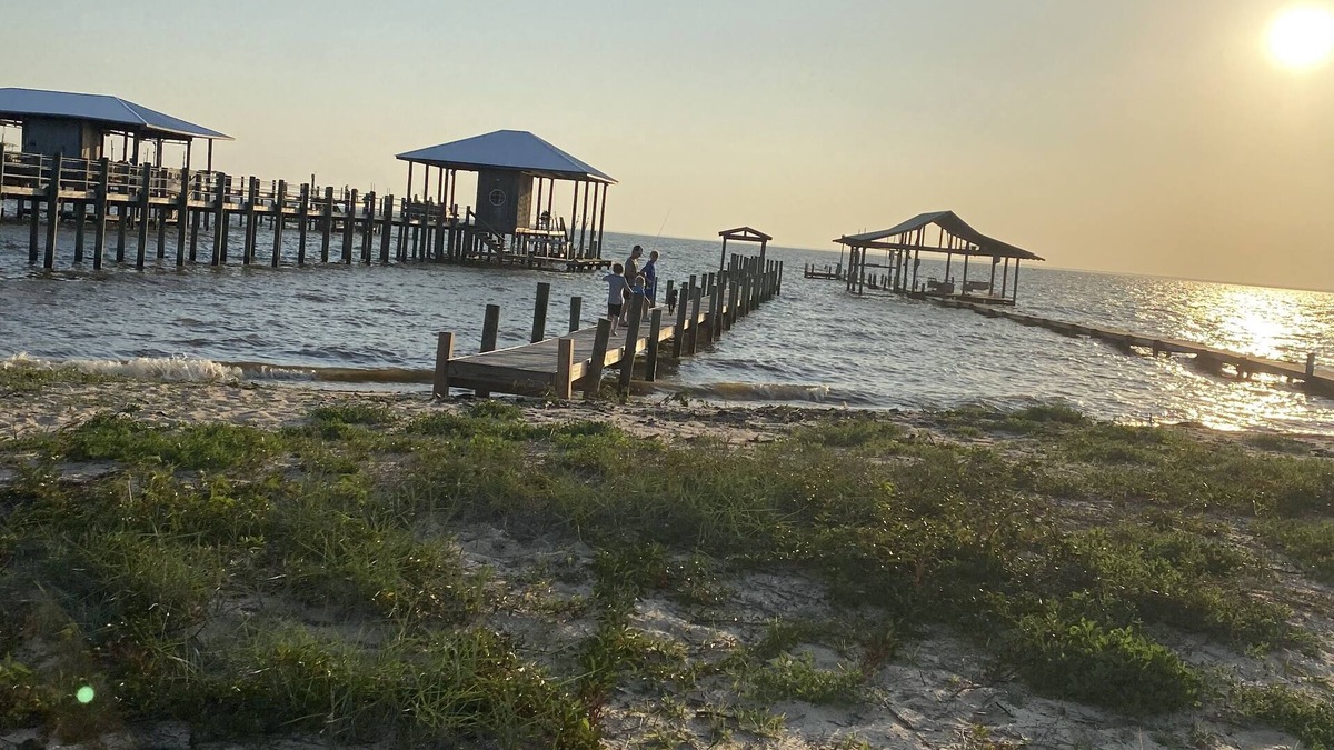 Montrose House | Beach access, in historic Montrose area, directly across from Mobile Bay