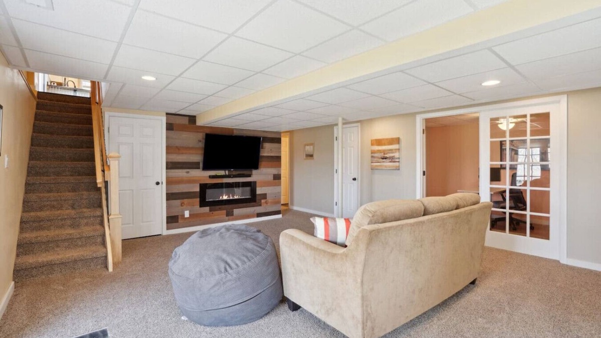 Norwalk House | Beach Access/Kid Friendly/Park/Office/4BR/2B