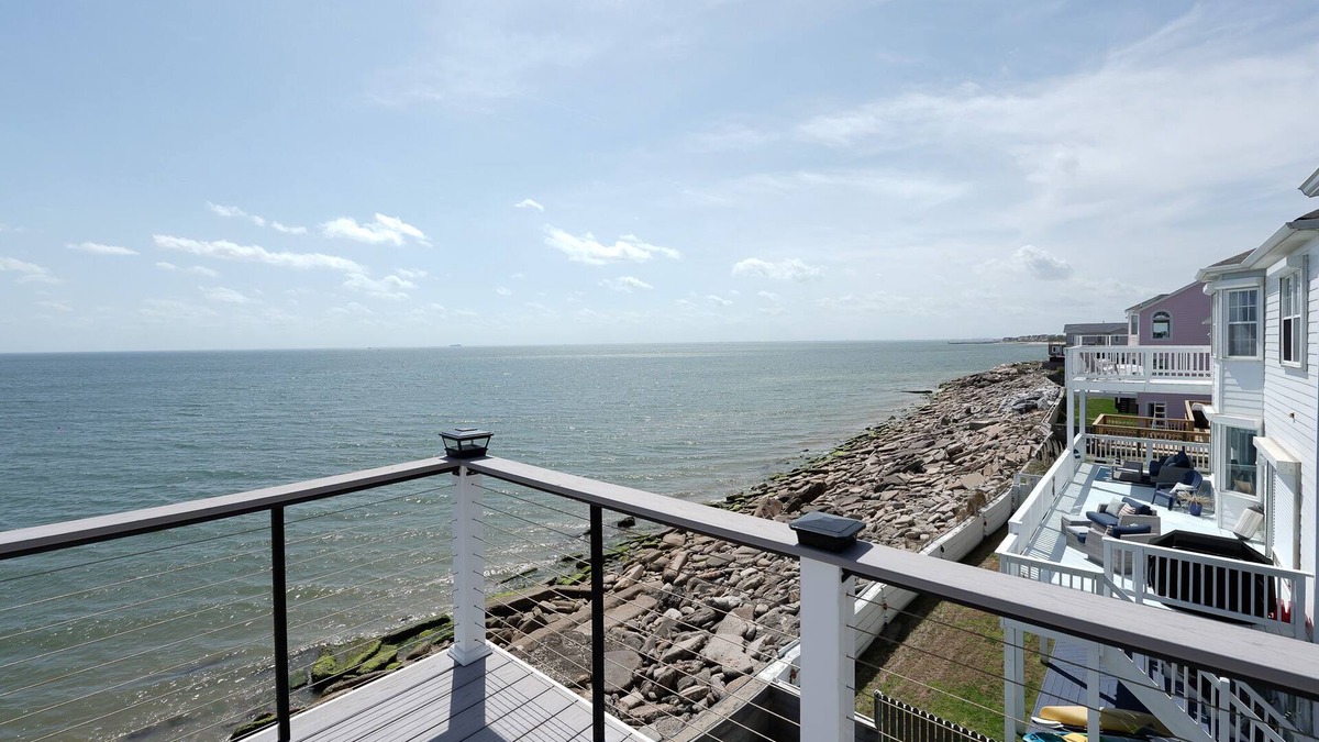 Fox Hill - Grandview House | BEACH ACCESS LUX ISLAND PROPERTY - FAMILY GAME ROOM - 15 MIN WALK TO THE BEACH