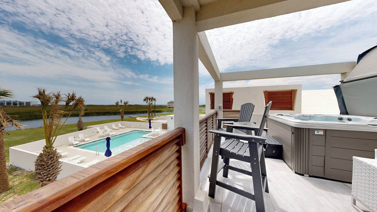 Port Aransas House | Beach Access, Private Hot Tub, Shared Pool