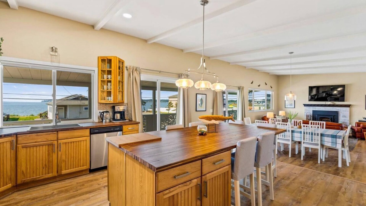 Birch Bay Condo | Beach access, water view, BBQ, WIFI-PCD