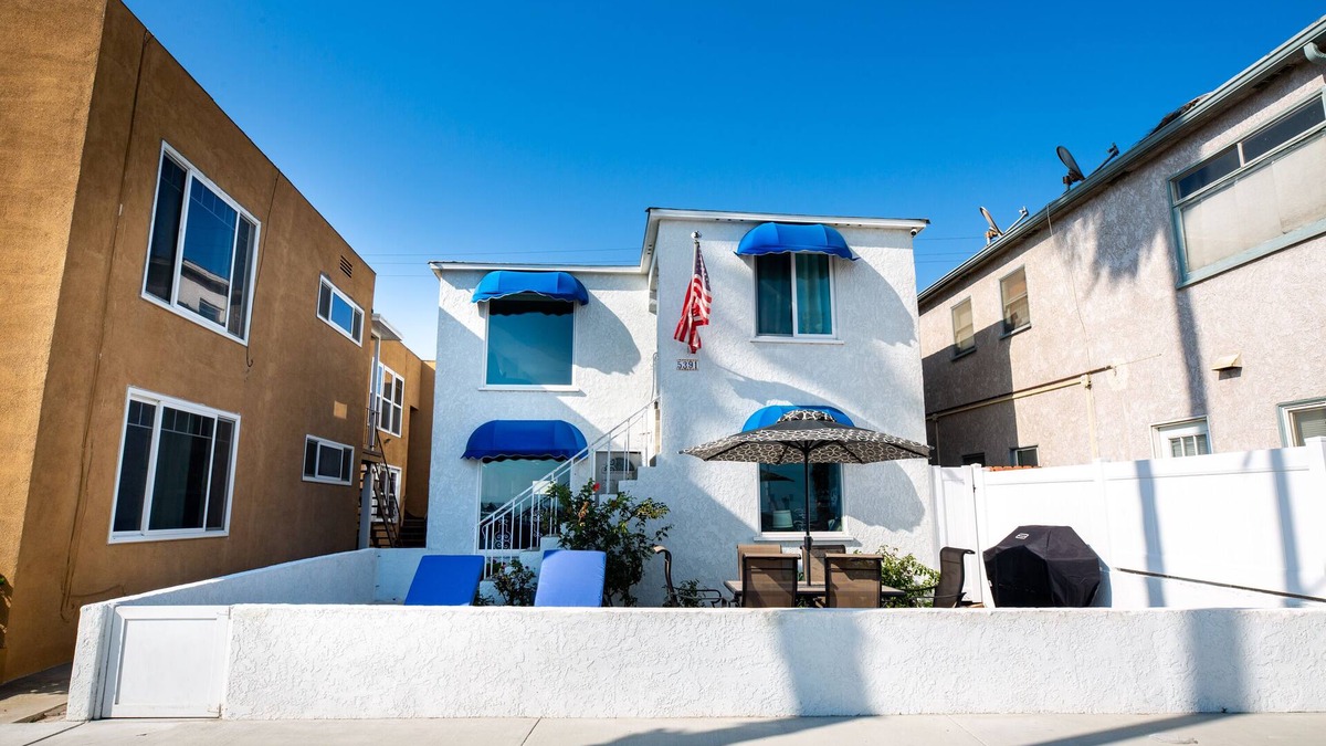 Belmont Shore House | Beach across the street, Alamitos Bay steps away! No hidden Fees!