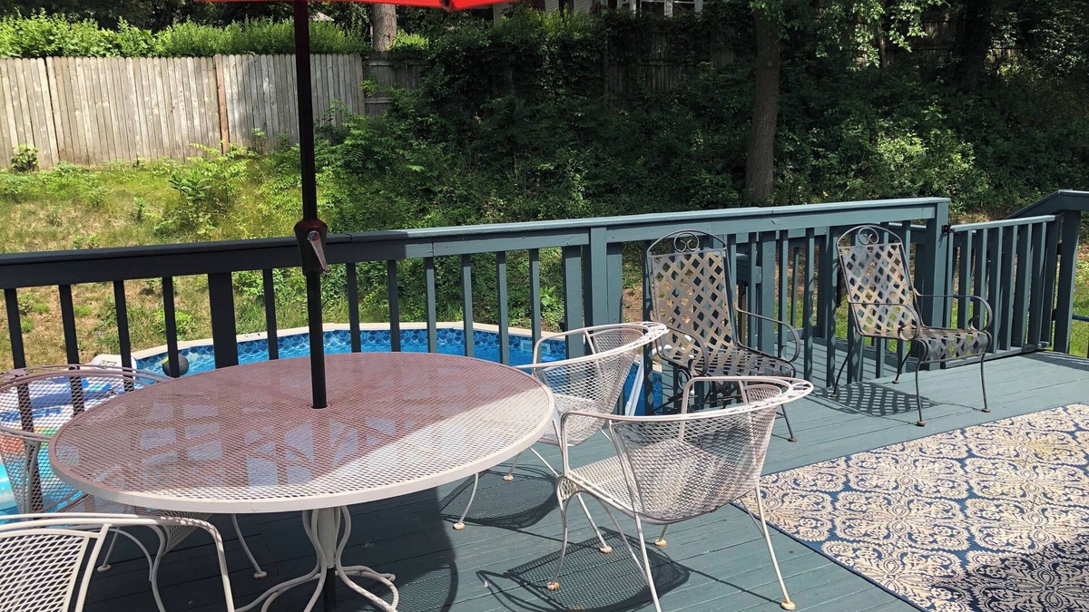 Miller Beach Cottage | Beach and backyard 4-bedroom cottage