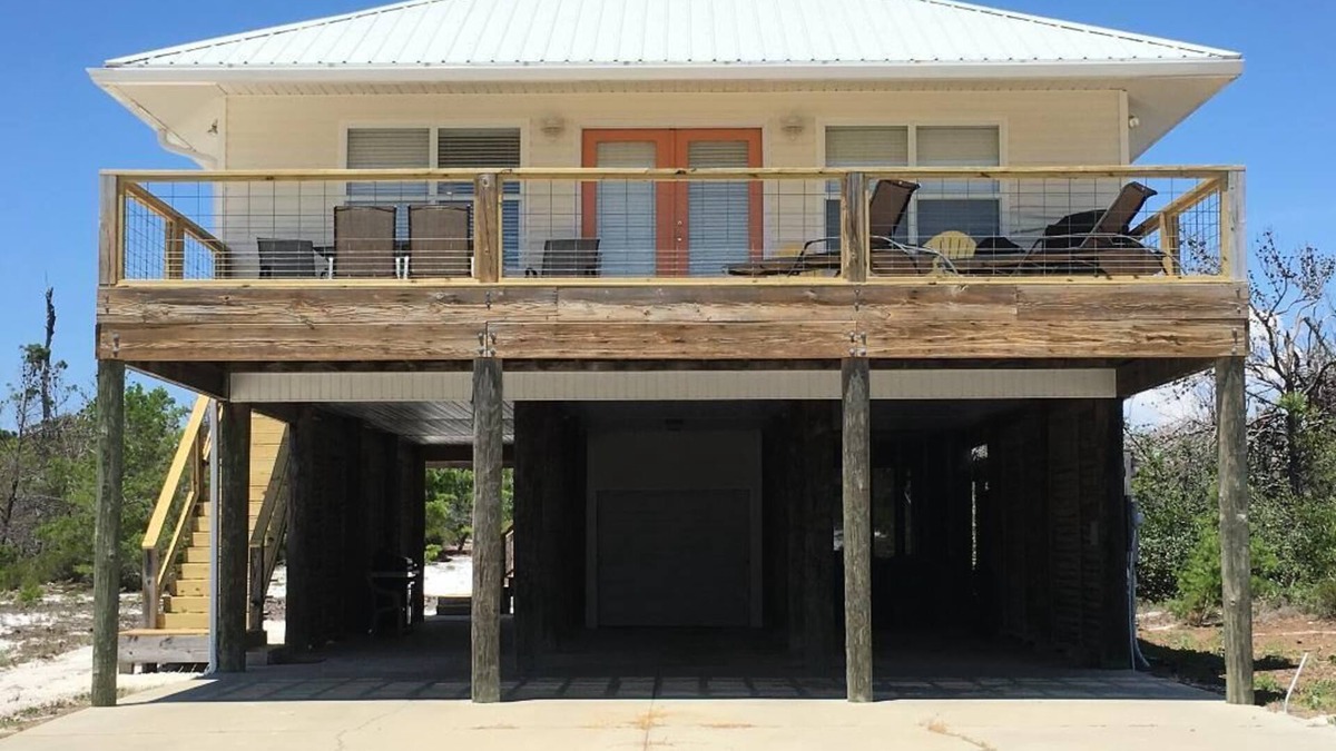 Port St. Joe Cottage | Beach and Bay access!. Close to State Park! Boat friendly.