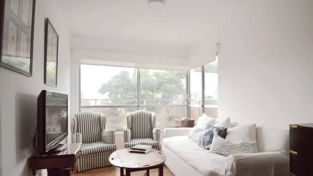 Pocitos Apartment | Beach and city in Montevideo.