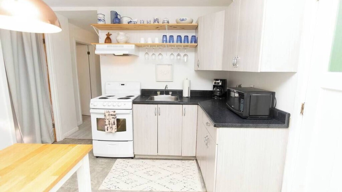 Wellington Cottage | Beach and Main near Wellington Beach, PEC