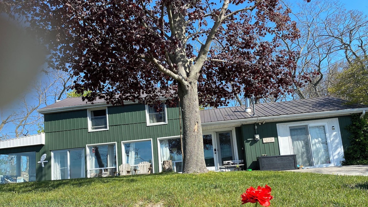 Dunnville Cottage | Beach and river front! Grand River and Lake Erie views!
